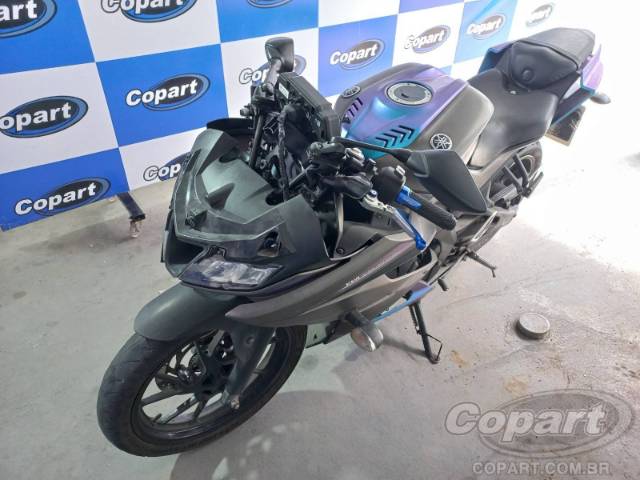 2025 YAMAHA YZF R15 