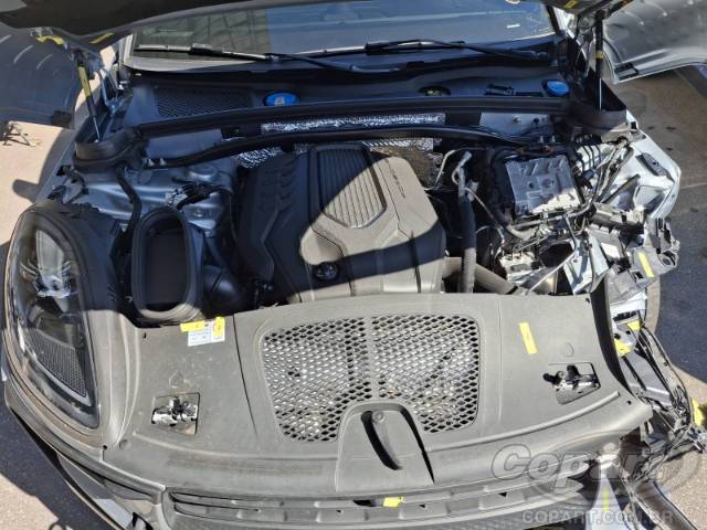 2024 PORSCHE MACAN 