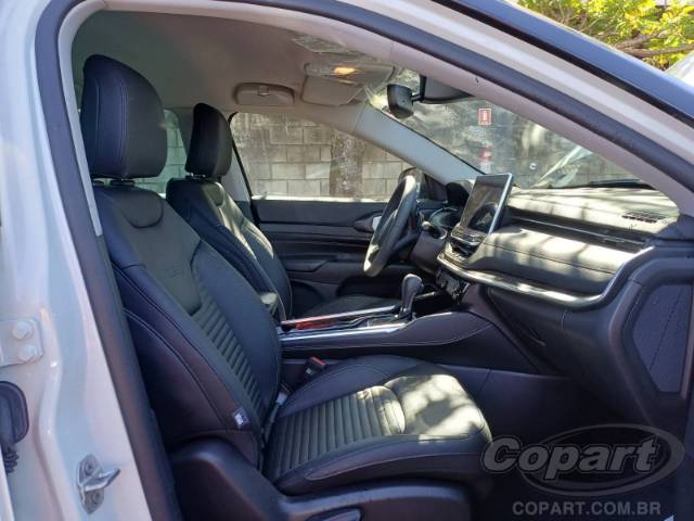 2025 JEEP COMMANDER 