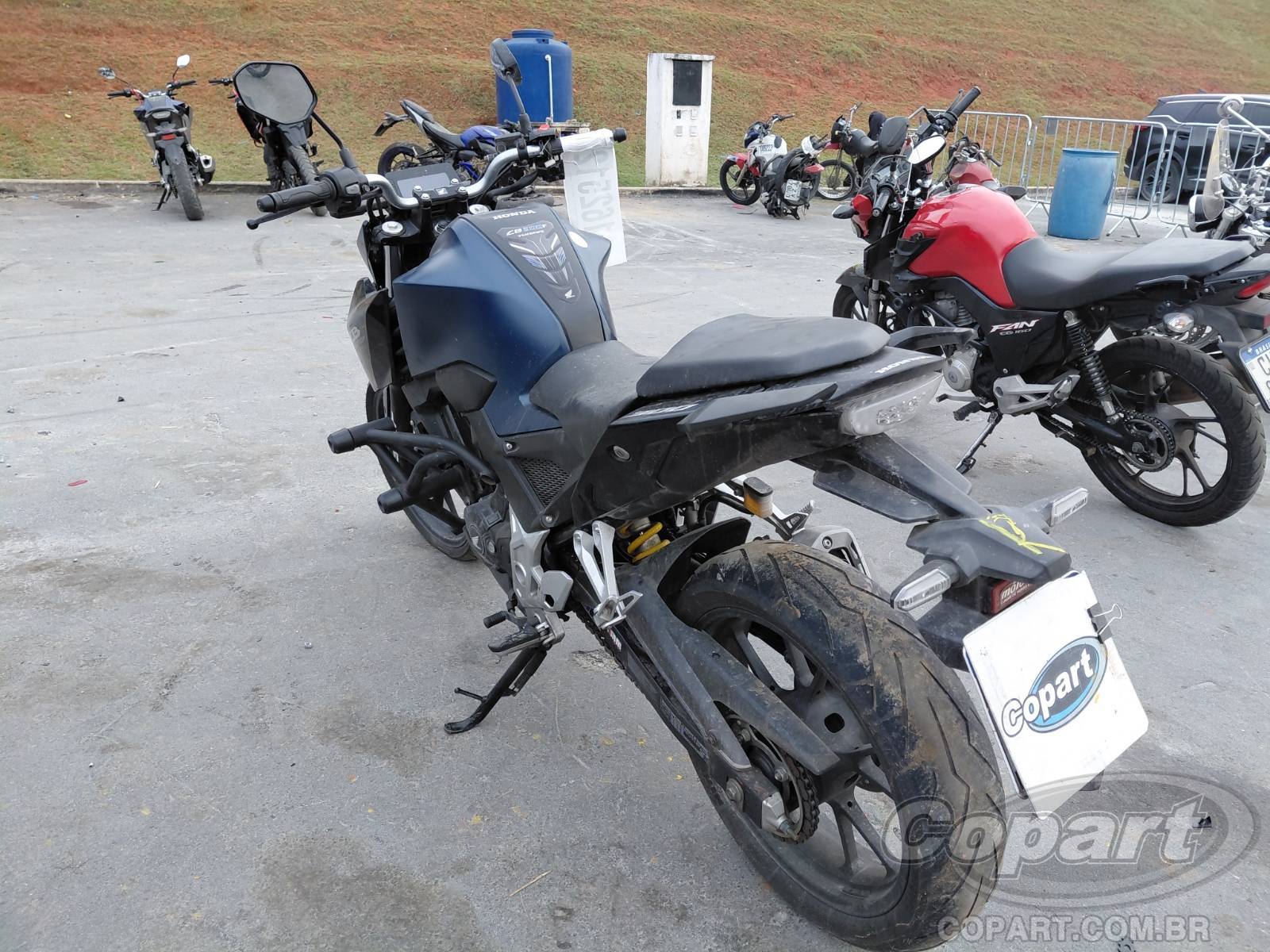 2025 HONDA CB 300F — foto 3 de 10