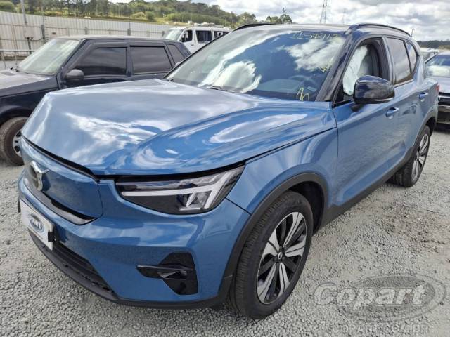 2023 VOLVO XC40 
