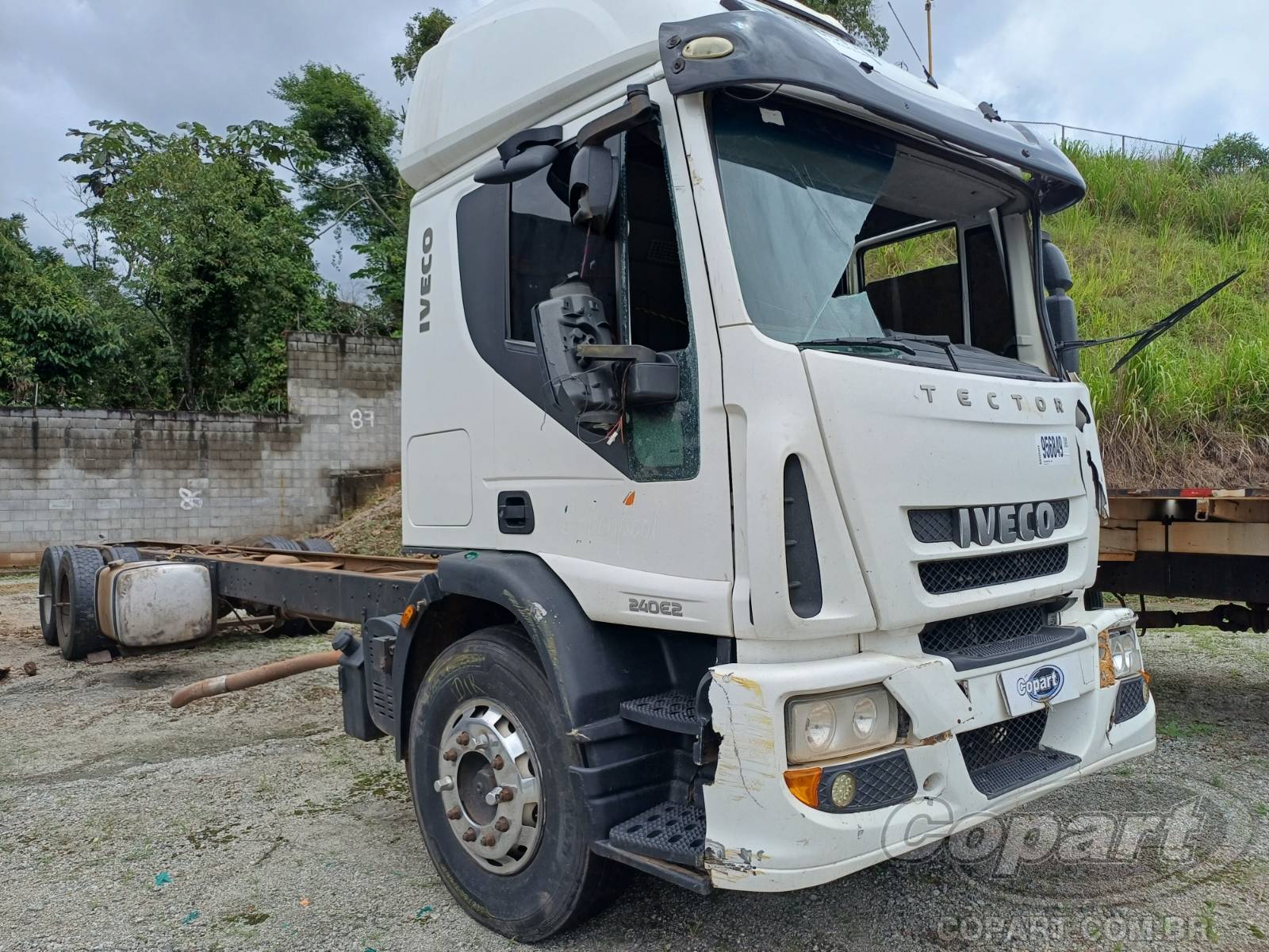 Veículo IVECO Tector IVECO TECTOR 240E28 2013 Médio Monta Colisão 2013 em leilão