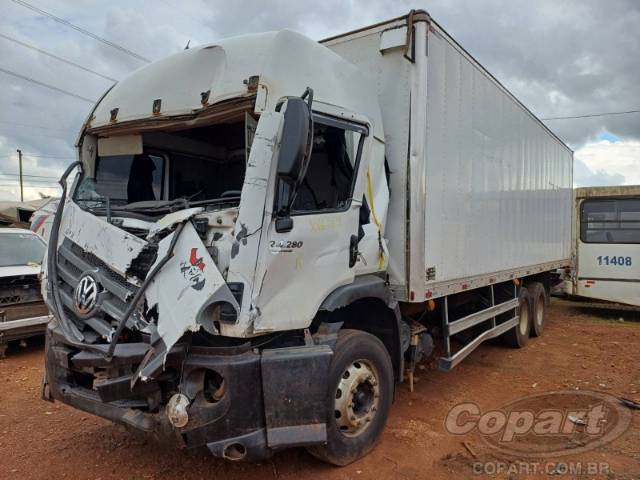 2014 VOLKSWAGEN CONSTELLATION 