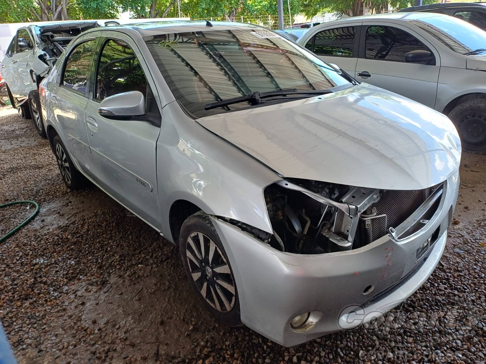 Toyota Etios Seda Platinum 1.5 16V 2015 Médio Dano Frontal