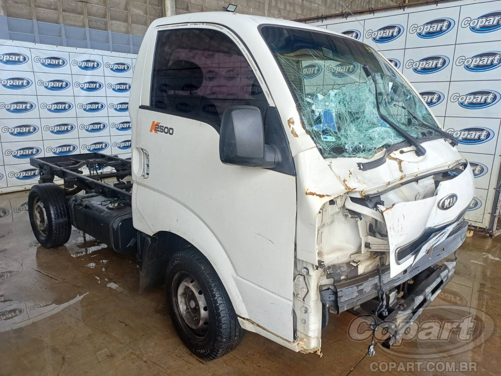 Veículo Kia Motors Bongo KIA Bongo K 2500 2.5 16V Turbo 2014 Médio Dano 2014 em leilão