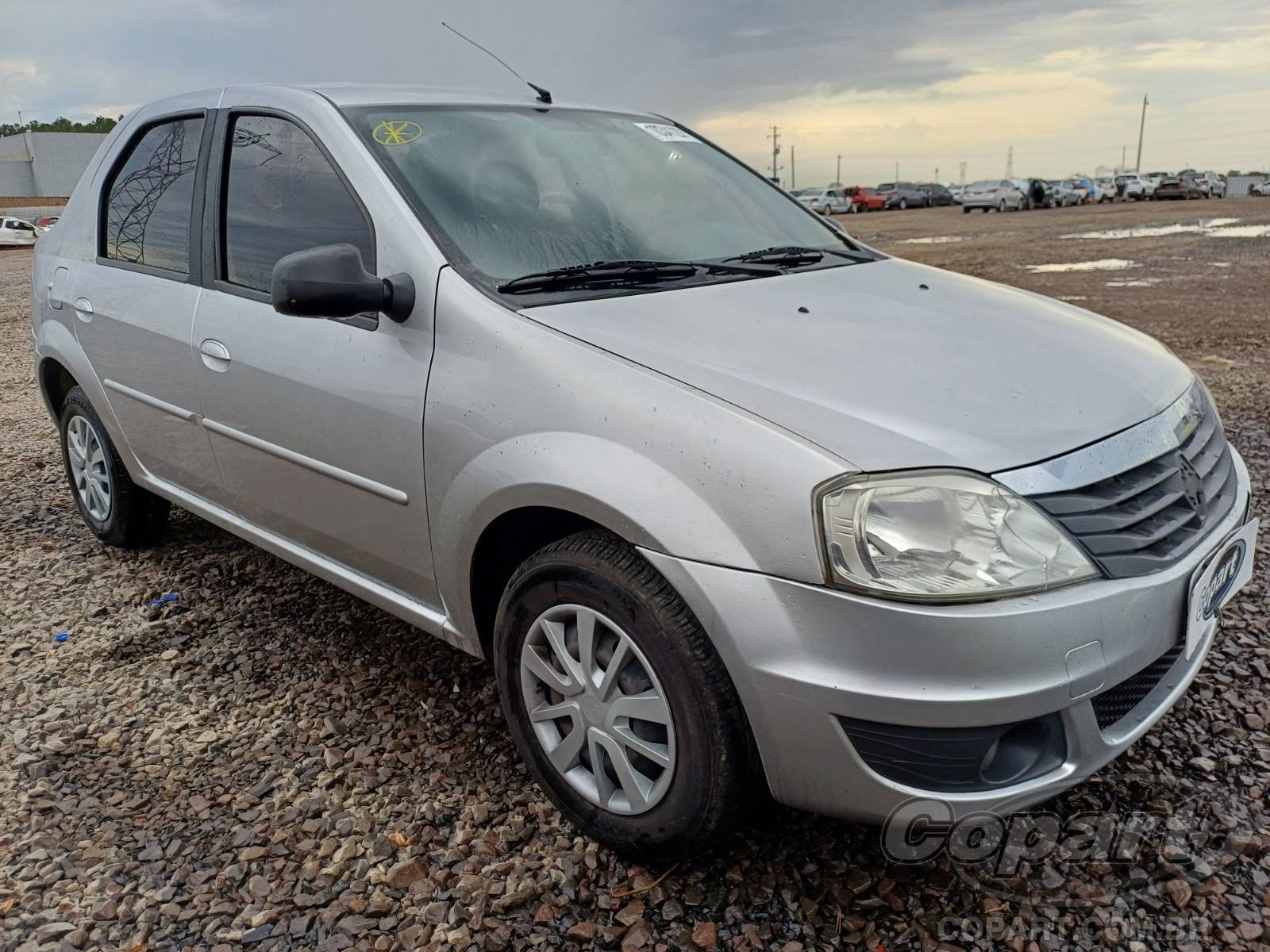 RENAULT LOGAN Expression 1.0 16V Hi-Flex 2011