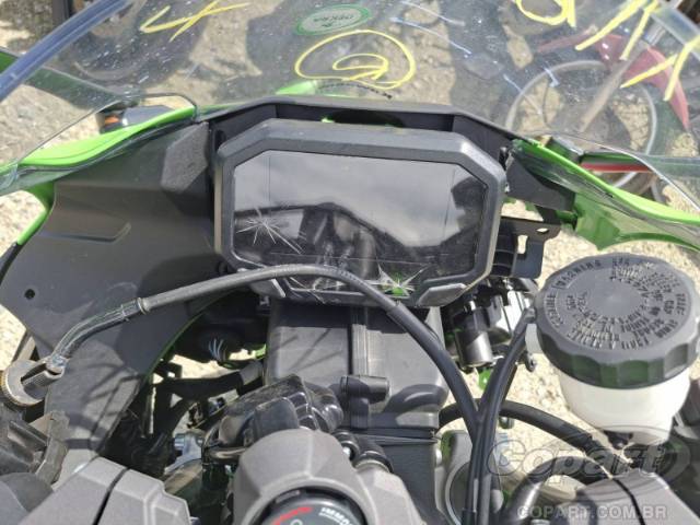 2025 KAWASAKI NINJA ZX-6R 