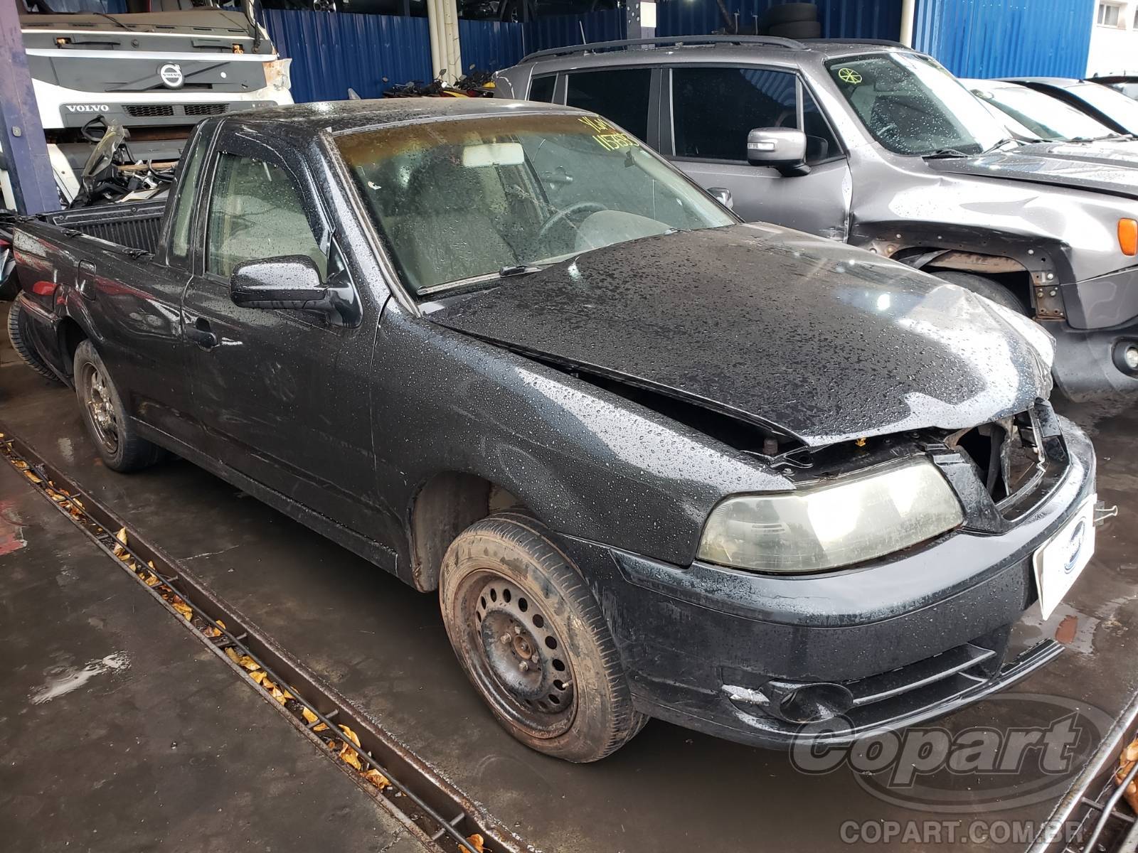 Volkswagen Saveiro 2001 em leilão