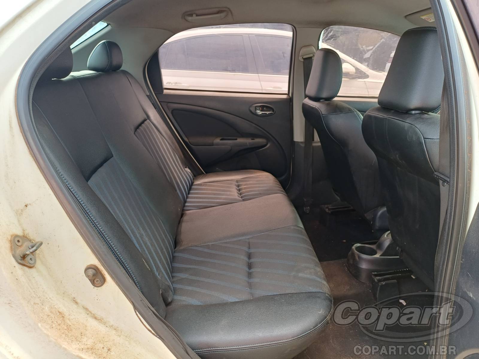 2015 TOYOTA ETIOS SEDA — foto 6 de 10