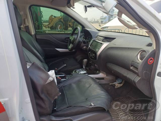 2025 NISSAN FRONTIER CD 