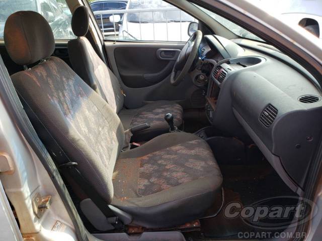 2004 CHEVROLET CORSA SEDAN 