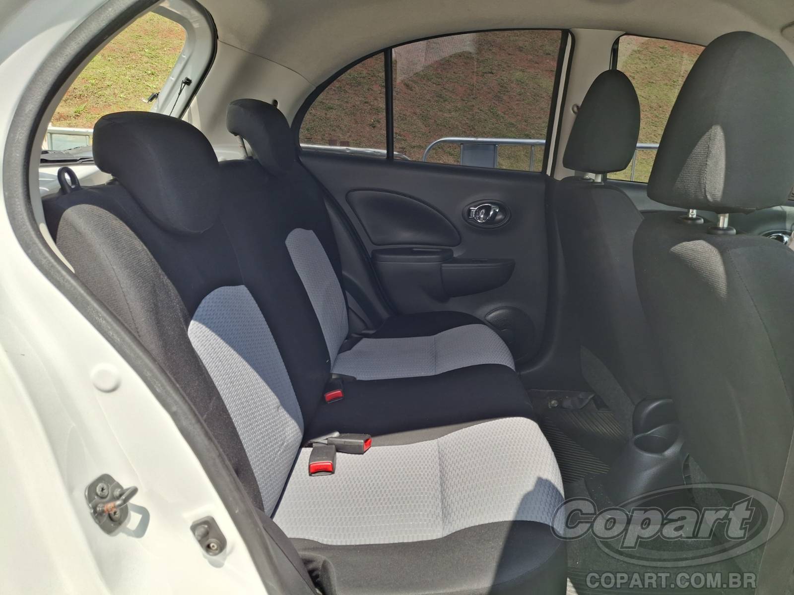 Foto 6 de 15: 2014 NISSAN MARCH