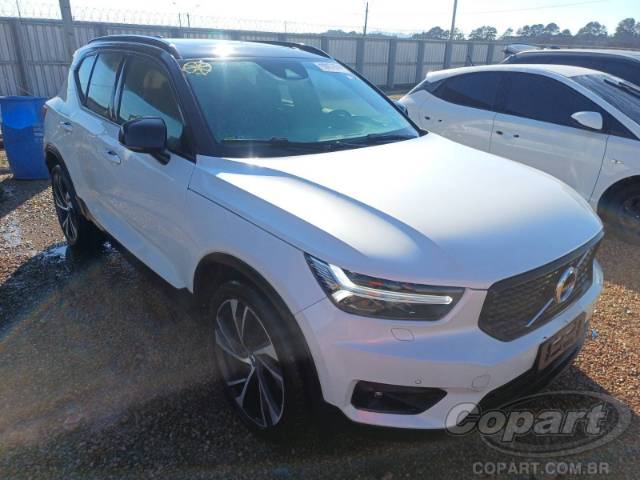 2021 VOLVO XC40 