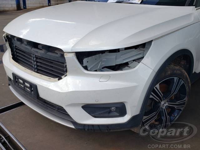 2021 VOLVO XC40 