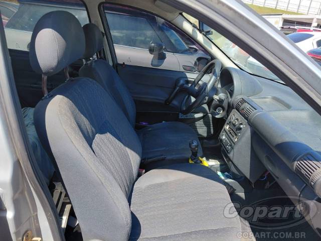 2000 CHEVROLET CORSA SEDAN 
