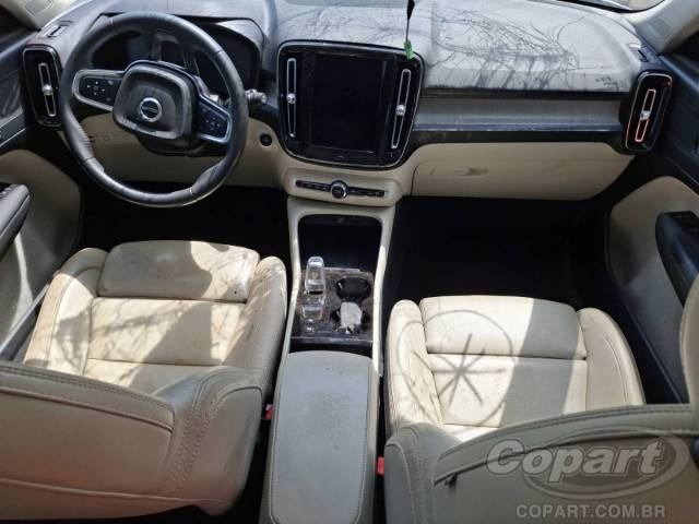 2021 VOLVO XC40 