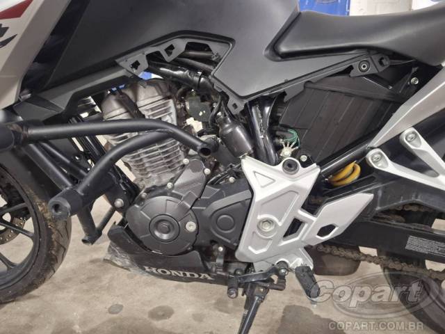 2026 HONDA CB 300F 