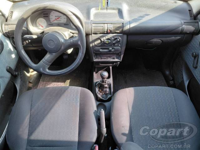 2001 CHEVROLET CORSA 