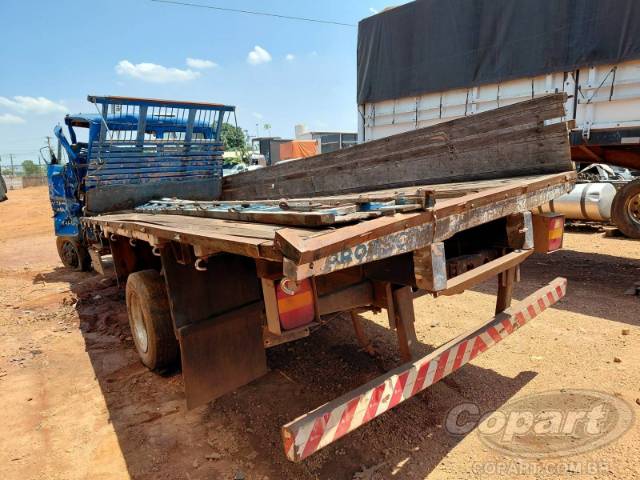 2011 MERCEDES BENZ 710 