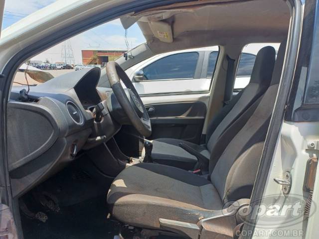 2015 VOLKSWAGEN UP 