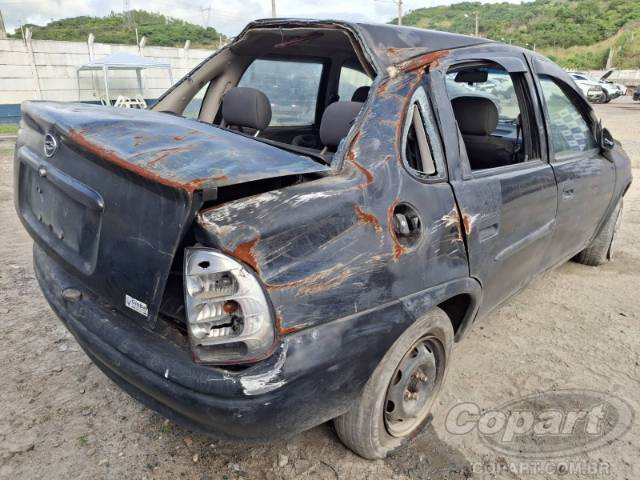 2003 CHEVROLET CORSA SEDAN 