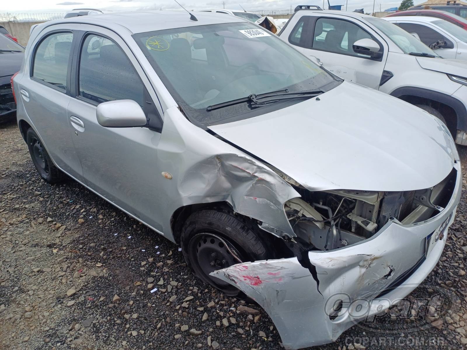Toyota Etios XS 1.3 16V 2013 Colisão Média Monta