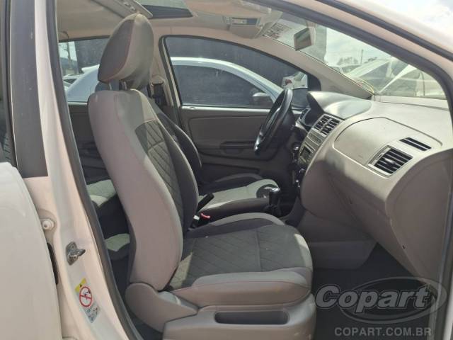 2015 VOLKSWAGEN FOX 