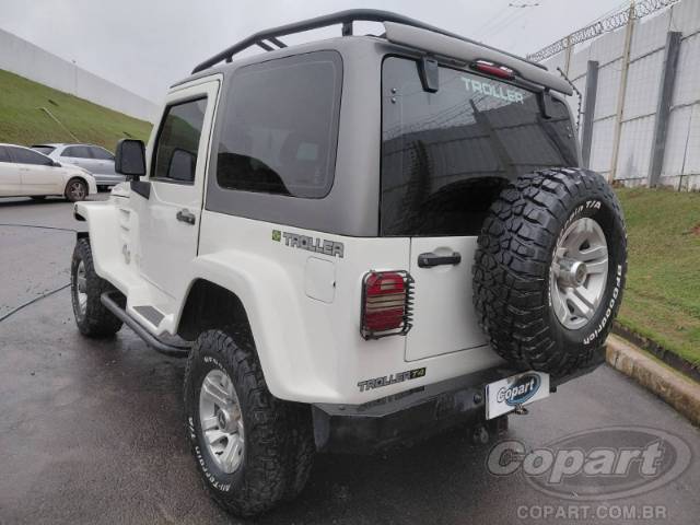 2013 TROLLER T4 