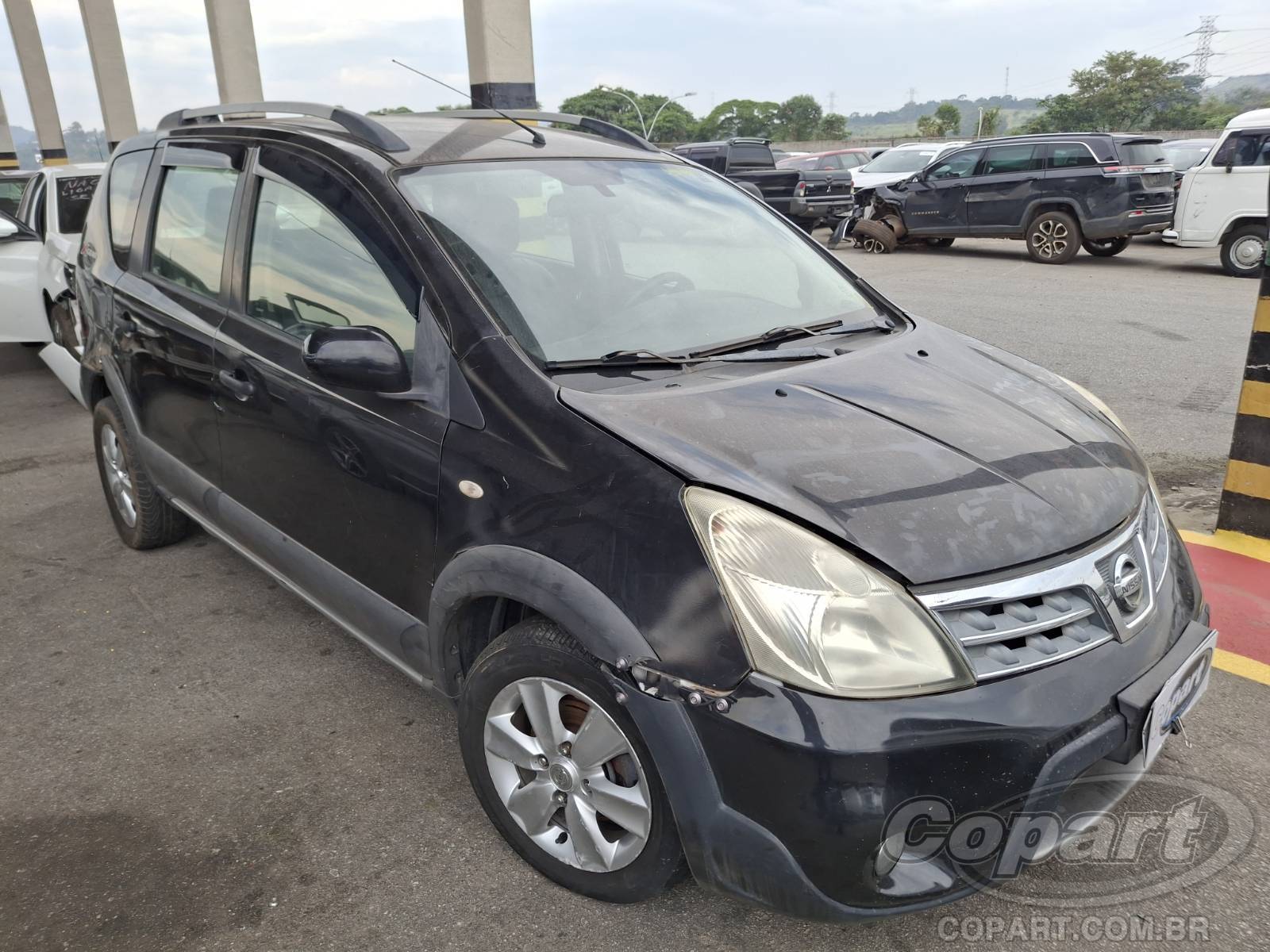 NISSAN LIVINA 2013