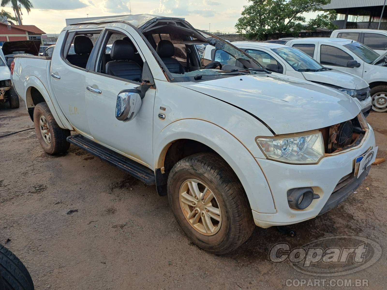 Veículo Mitsubishi L200 MITSUBISHI L200 TRITON 2014 Diesel Colisão Média Monta 2014 em leilão