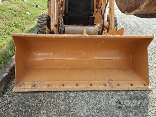 2010 CASE RETROESCAVADEIRA 580M 