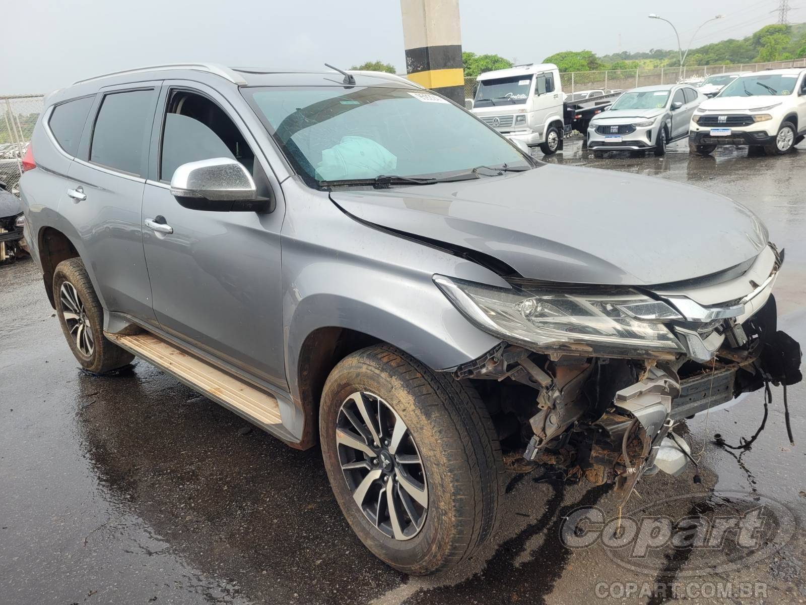 Veículo Mitsubishi Pajero Mitsubishi Pajero Sport HPE 2.4 DI-D MIVEC Turbo 2020 Colisão Média Monta 2020 em leilão