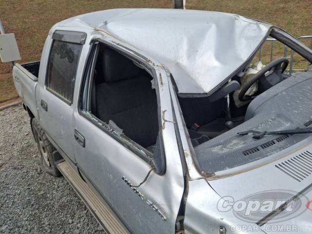 2004 TOYOTA HILUX CD 