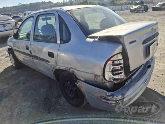2001 CHEVROLET CORSA SEDAN 