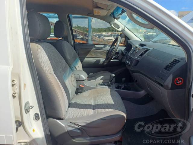 2015 TOYOTA HILUX CD 