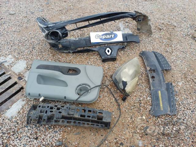 2004 RENAULT CLIO SEDAN 