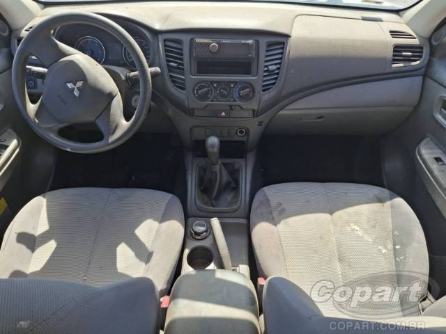 2024 MITSUBISHI L-200 