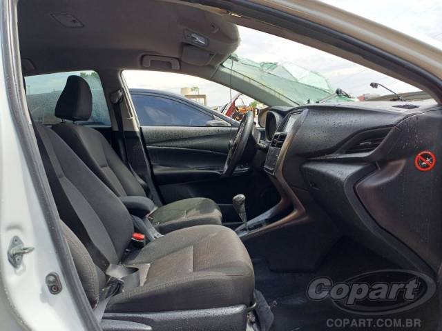 2024 TOYOTA YARIS SEDA 