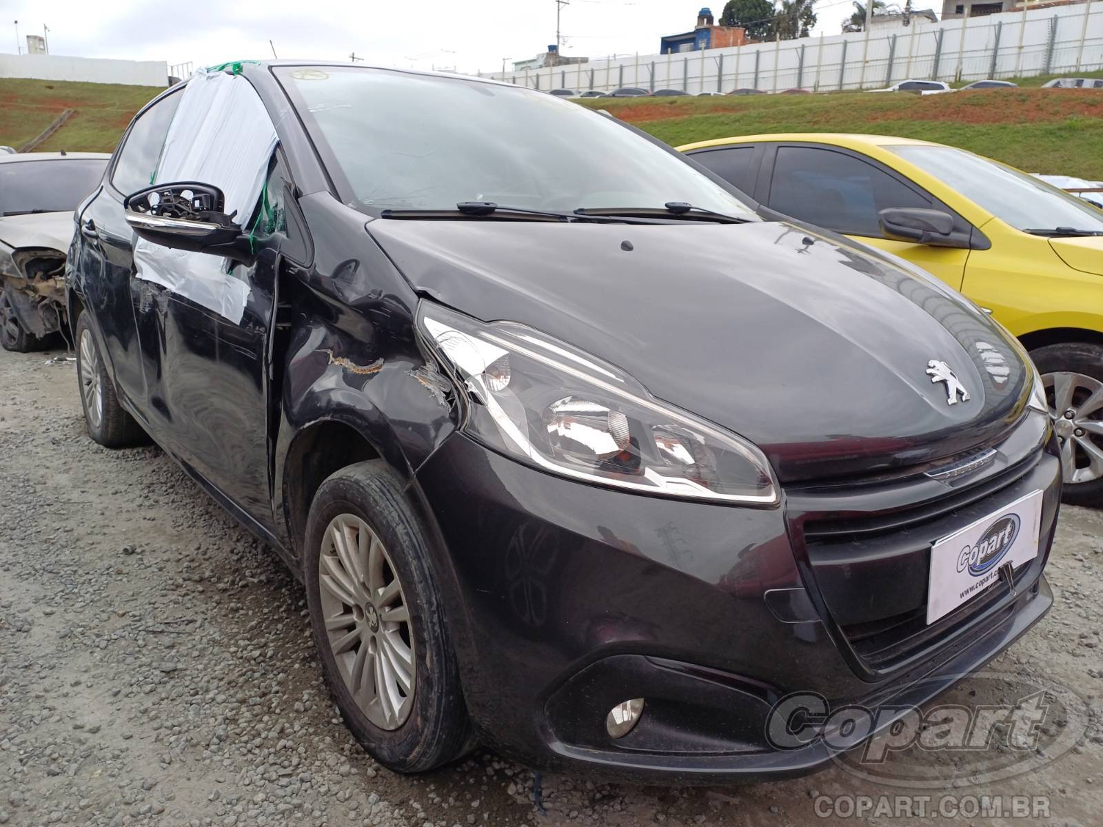 Veículo Peugeot 208 Peugeot 208 Active 1.2 12V VTi PureTech 2020 Colisão Lateral 2020 em leilão
