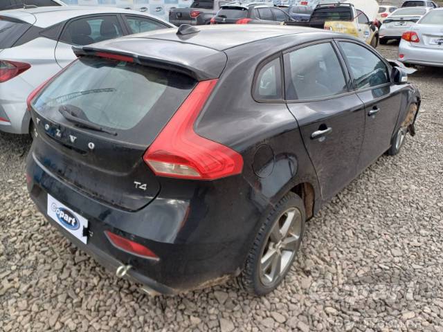 2017 VOLVO V40 