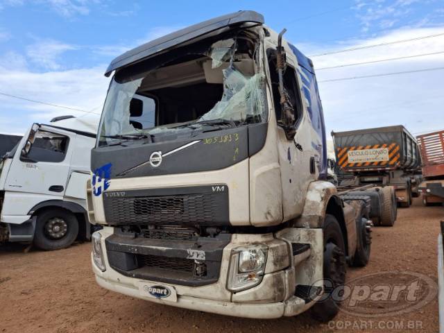 2019 VOLVO VM 