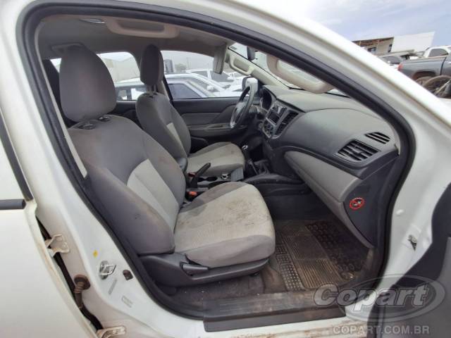 2024 MITSUBISHI L-200 