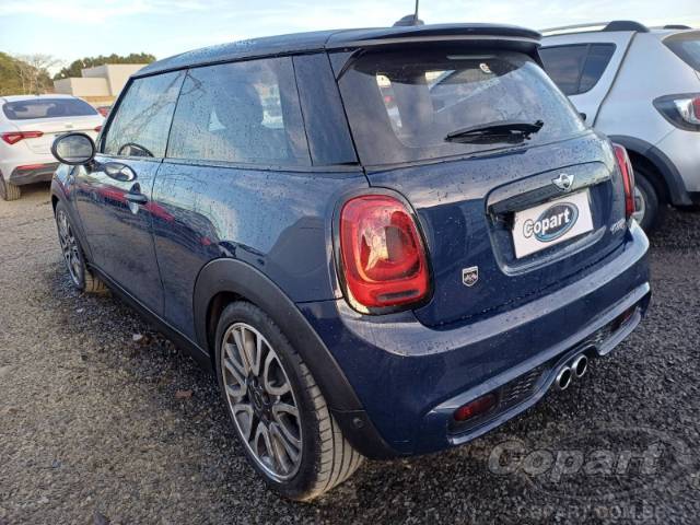 2018 MINI COOPER 