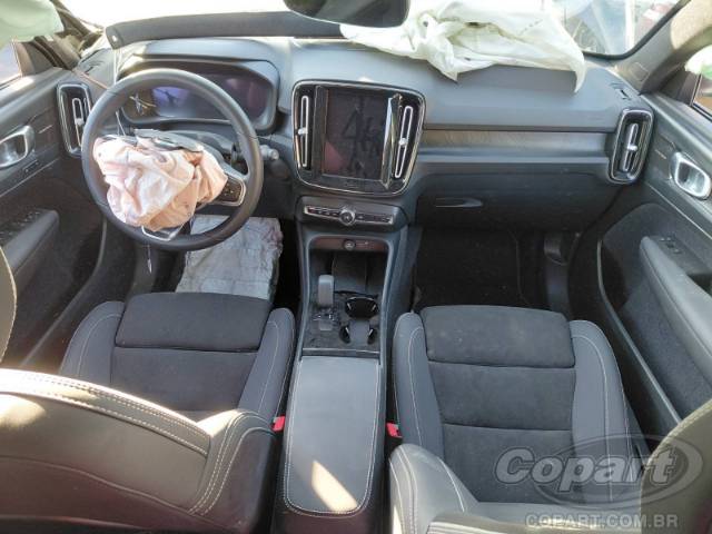 2023 VOLVO XC40 