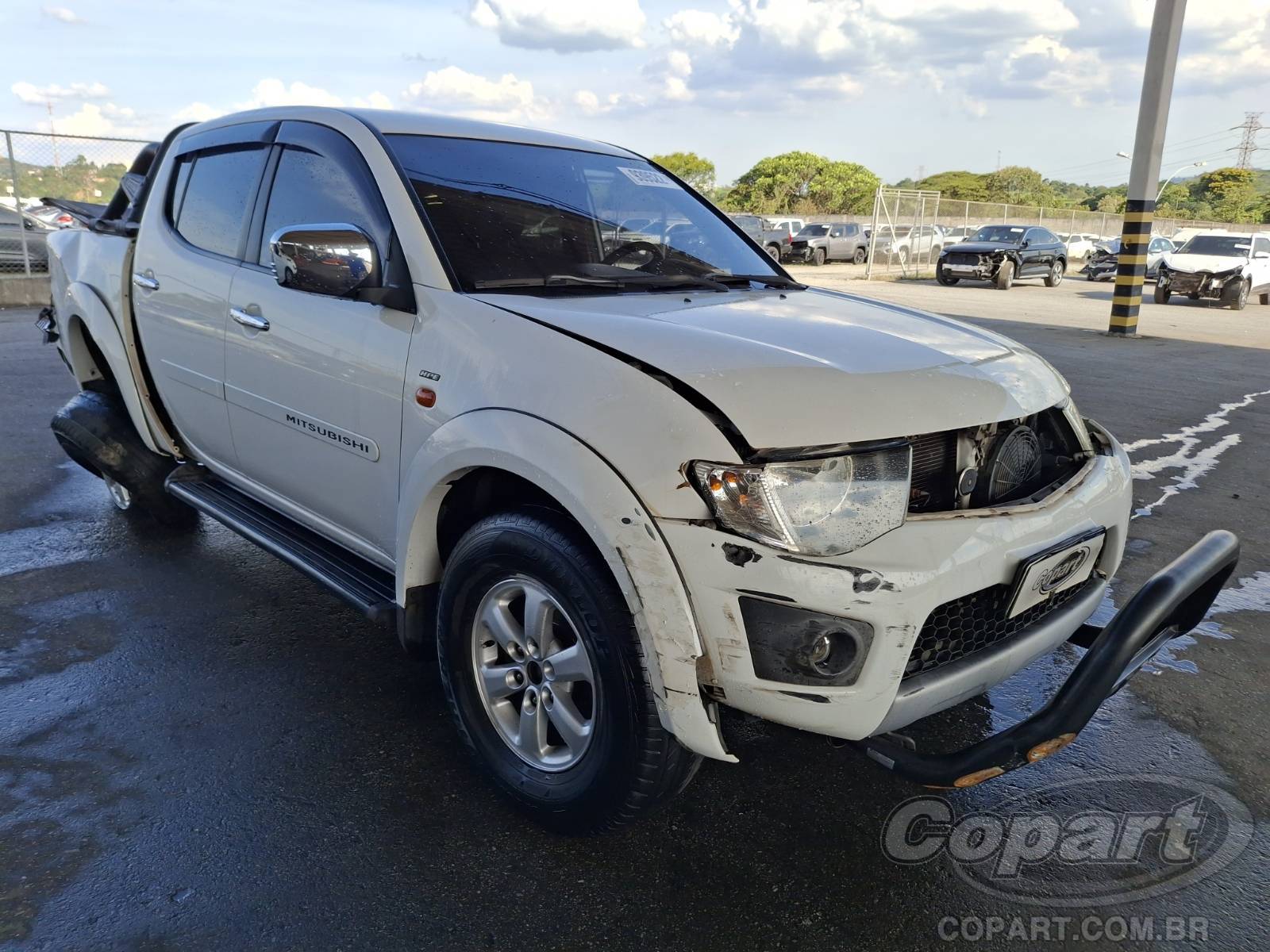 Mitsubishi L200 Triton 2012 em leilão