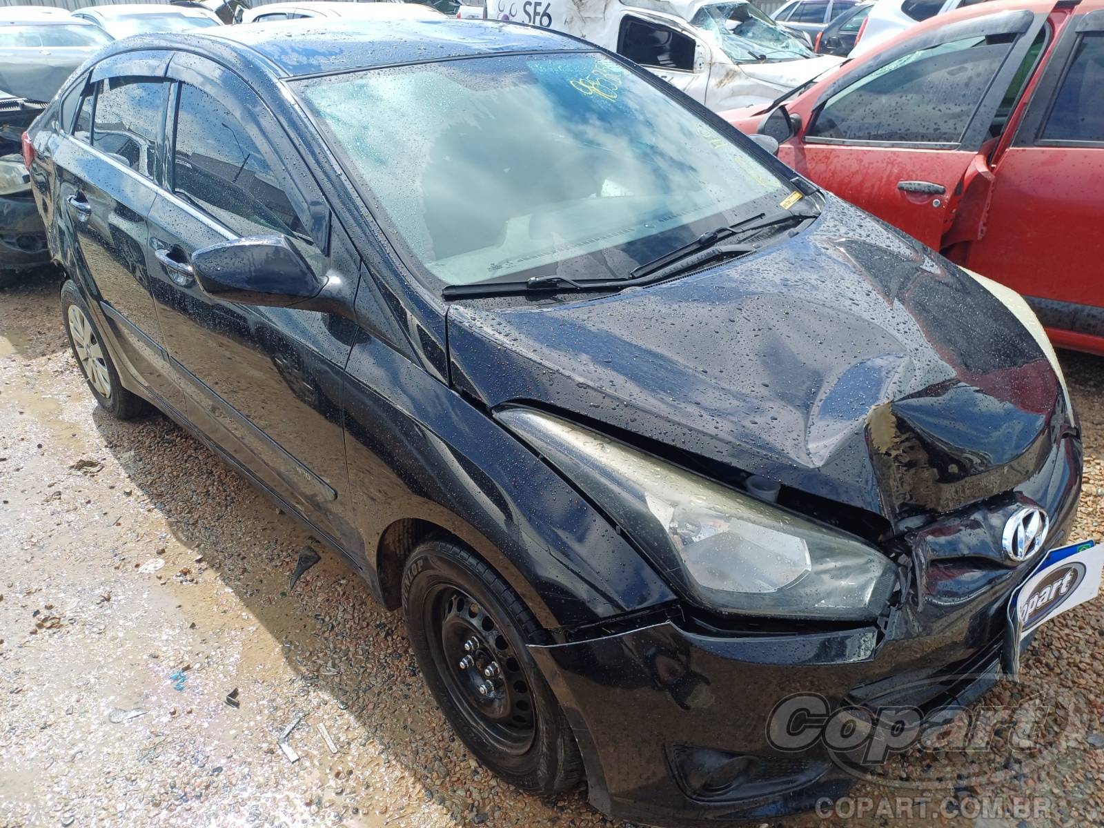 Veículo Hyundai HB20S Hyundai HB20S Comfort Plus 1.0 12V CVVT 2015 Colisão Média Monta 2015 em leilão