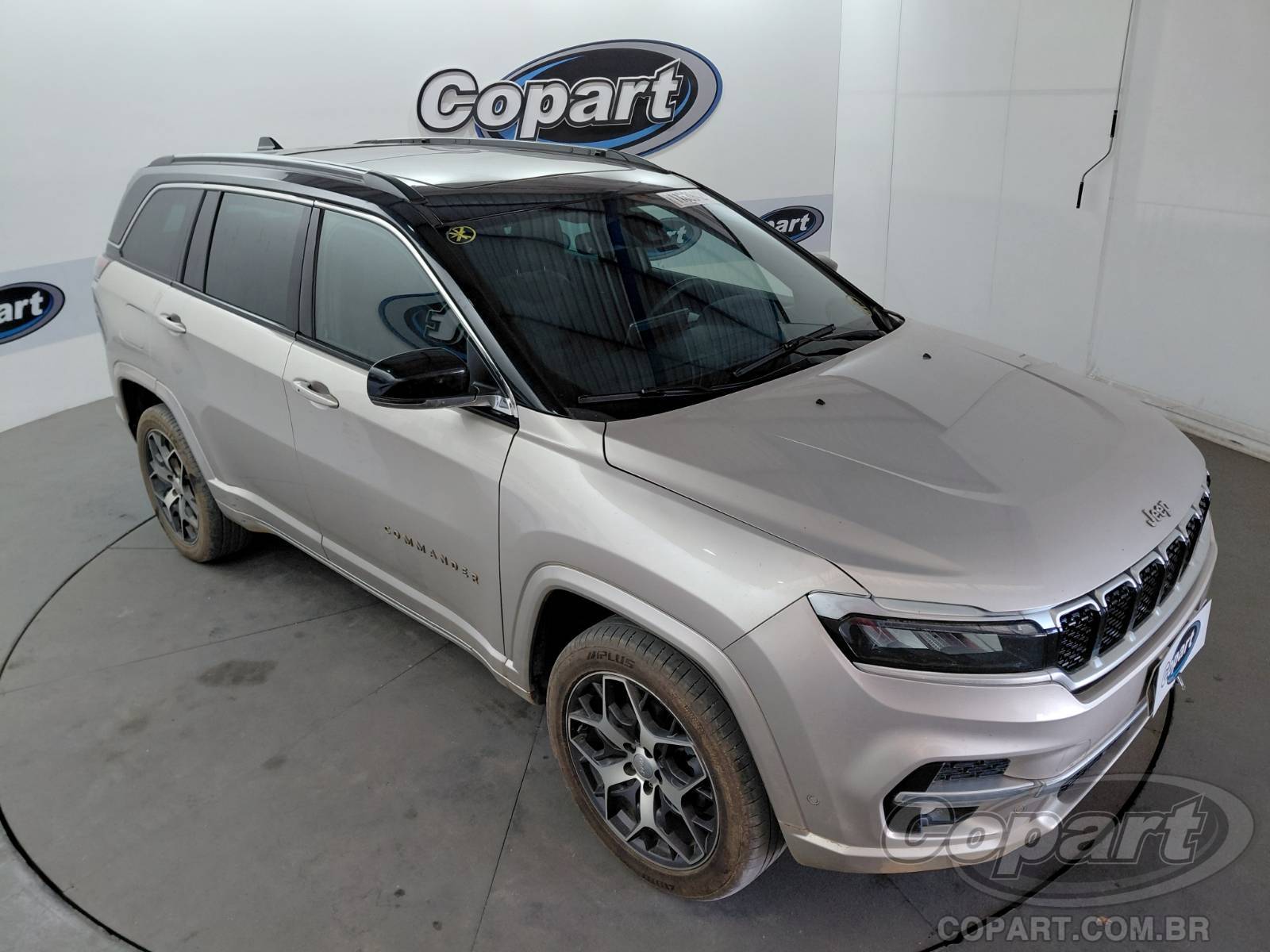 Jeep Commander 2022 em leilão
