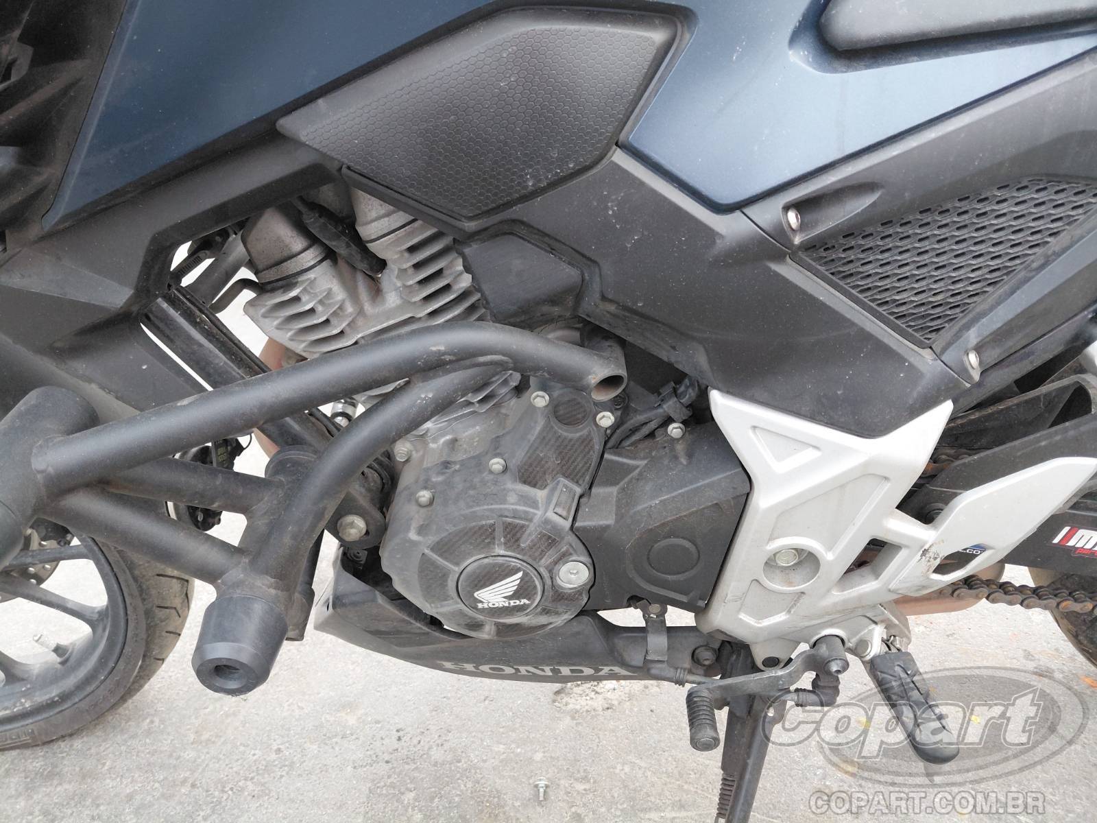 2025 HONDA CB 300F — foto 6 de 10