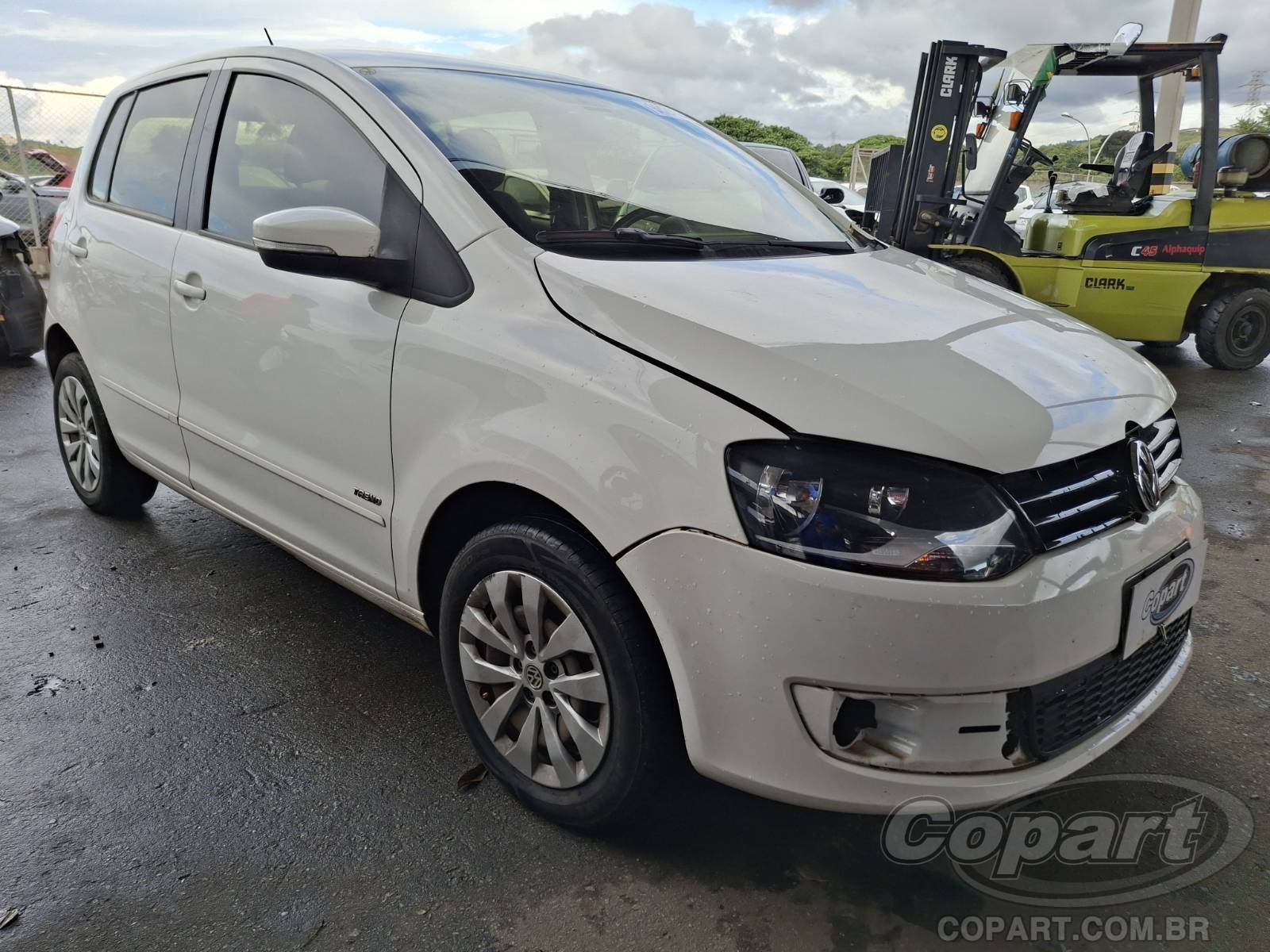 Veículo VW - VolksWagen Fox Volkswagen Fox 1.0 Total Flex 2014 Médio Dano 2014 em leilão
