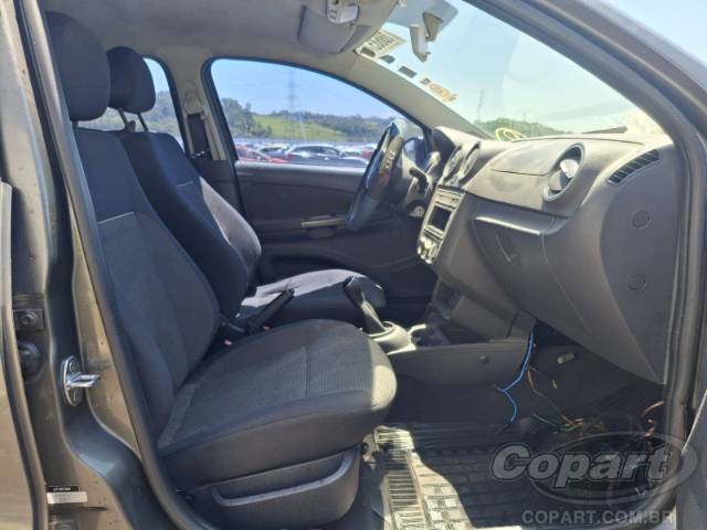 2013 VOLKSWAGEN VOYAGE 